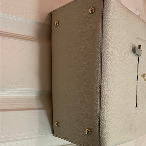 Elegant Cream Tote Bag - Picture 10 of 11